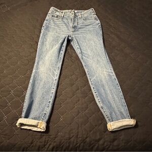 Old Navy Extra High Rise Mom Jeans Size 8 *button fly*